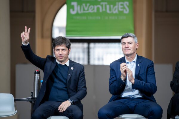 Kicillof compartió un acto con el intendente de Córdoba y ambos cruzaron a Milei