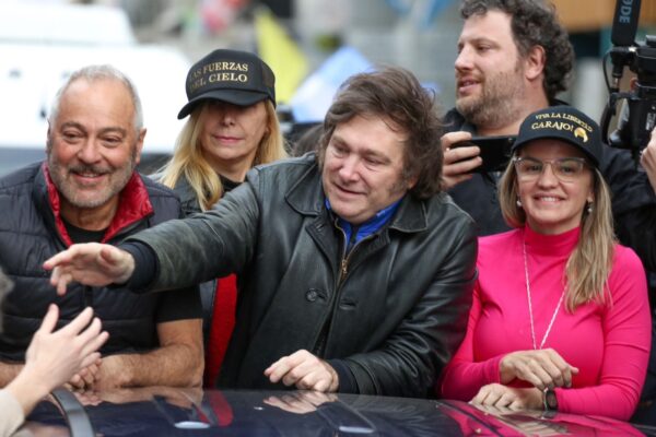 Milei arranca la campaña bonaerense con Santilli en Bahía Blanca
