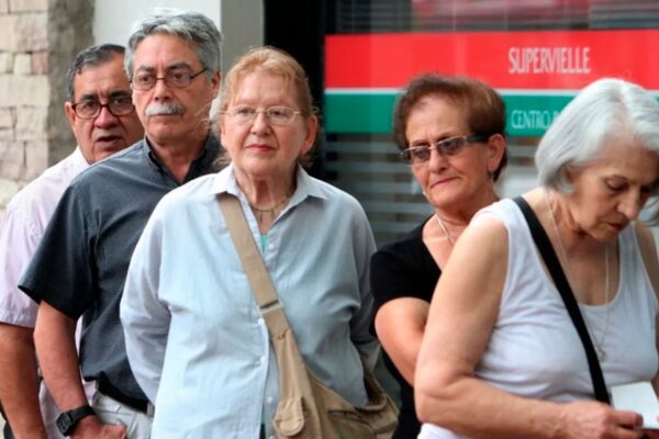Monotributistas: ni 40 años de aportes alcanzan para una jubilación mínima
