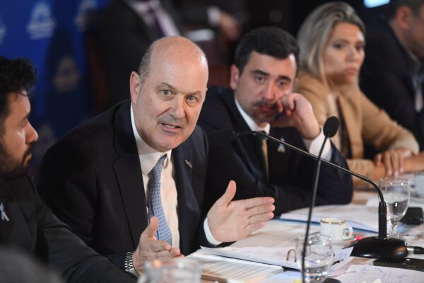 Sturzenegger cargó contra los prácticos y culpó a CERA de no respaldarlo