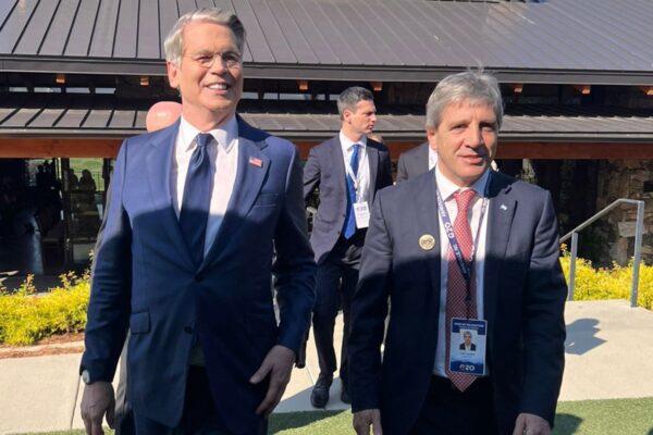 Caputo se reunió con Bessent en el G20 y Estados Unidos elogió el ajuste argentino