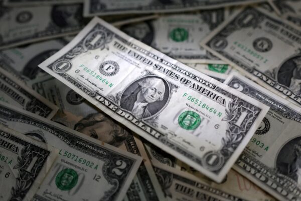 El dólar bajó y refuerza su rol de ancla contra la inflación