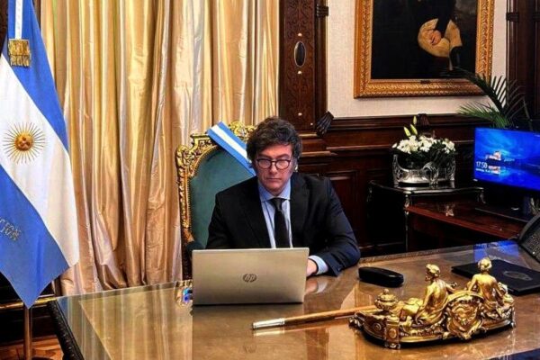 Milei retoma reuniones de Gabinete en medio de tensiones internas y sin rumbo claro