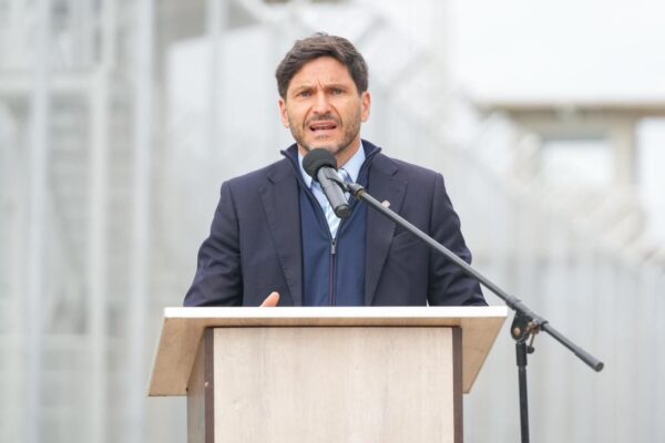 Pullaro inauguró una cárcel en Santa Fe y trasladó a 380 detenidos en un día
