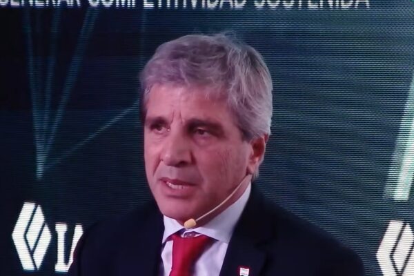 Caputo dijo que la mora bancaria récord «no representa ningún riesgo sistémico»