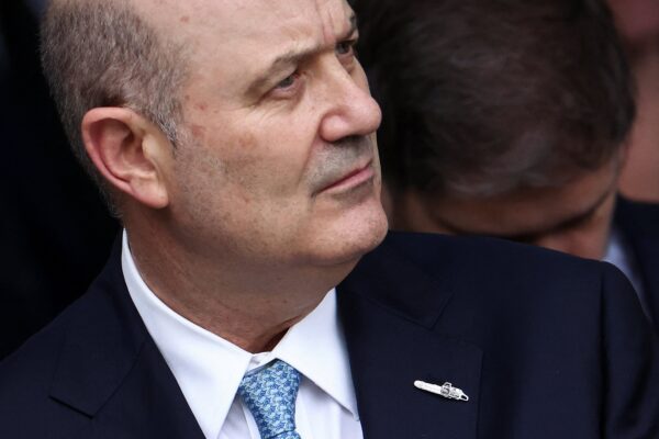 Sturzenegger cruzó a la UIA: pide bajar el gasto para reactivar el consumo