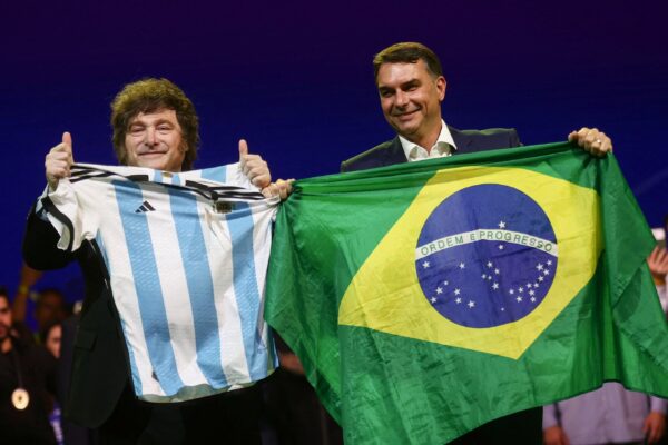 Milei impulsa una «cumbre azul» de la derecha regional y mira con expectativa la elección en Brasil