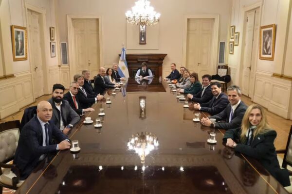 Milei reúne al Gabinete con Malvinas y el Presupuesto 2027 en el centro de la agenda