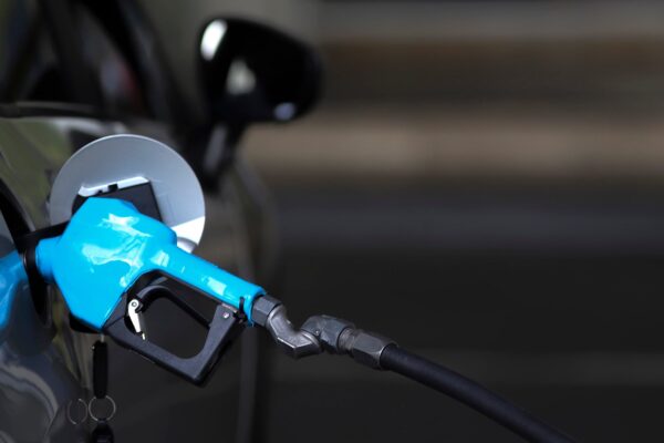 Nafta y gasoil: cuánto subieron en Argentina frente al resto del mundo