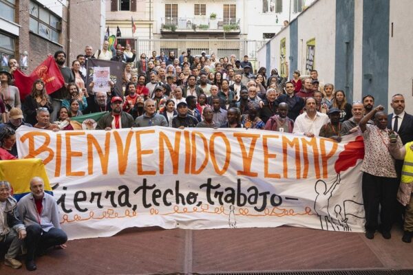 El Vaticano reúne a sindicatos, empresas y movimientos populares con León XIV